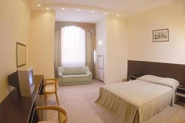 Astoria Hotel (Dnepropetrovsk)